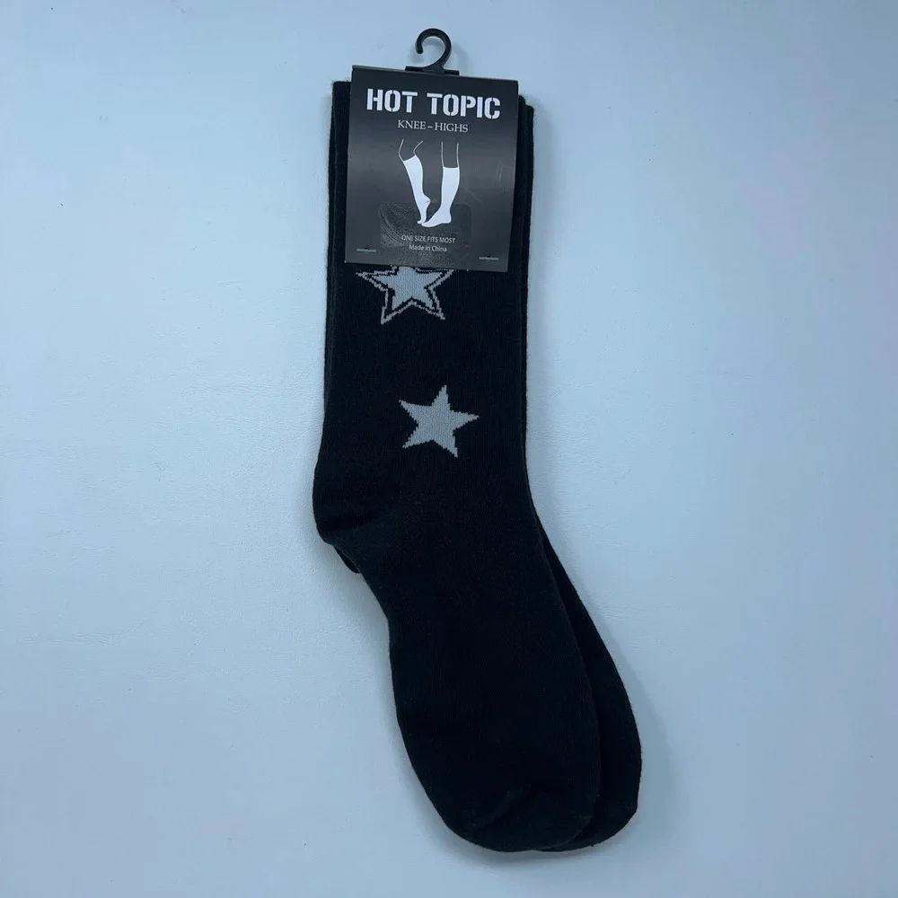 Hot Topic Womens OS Black Skull Star Toss Knee High Socks NWT